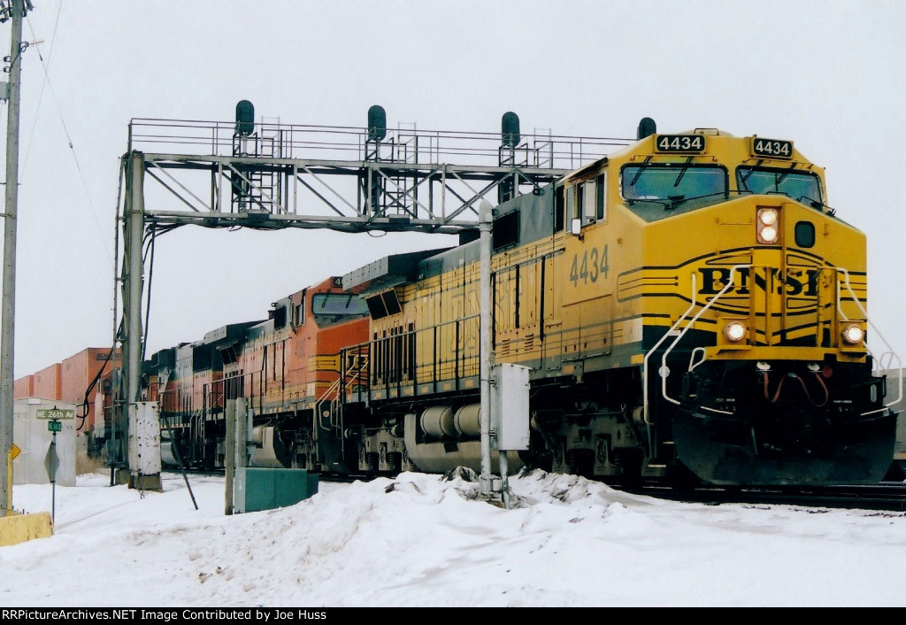 BNSF 4434 West